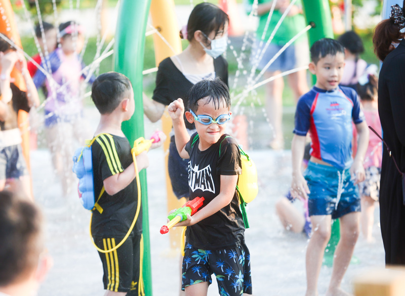 Sommer in der Stadt - hier in einem Vergnügungspark in New Taipei City (Foto: CNA)