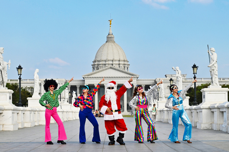 Das Chimei-Museum in Tainan lädt zu zwei Weihnachtswochenden unter dem Motto 'DISCO-Weihnachtsparty' und 'Klassisch-Retro' ein (Foto: Chimei-Museum)