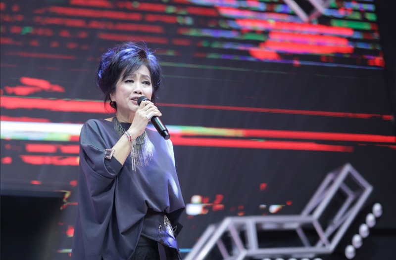 Chi Yu, eine der bekanntesten Sängerinnen aus der Zeit der Campus-Folklieder bei einem Auftritt 2023 (Foto: CNA)