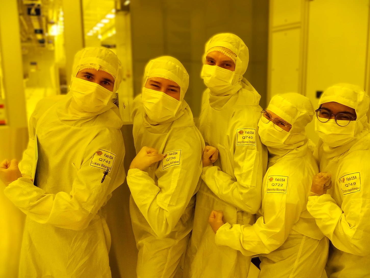 STIPT-Teilnehmende im Reinraum von TSMC. (Foto: TSMC)