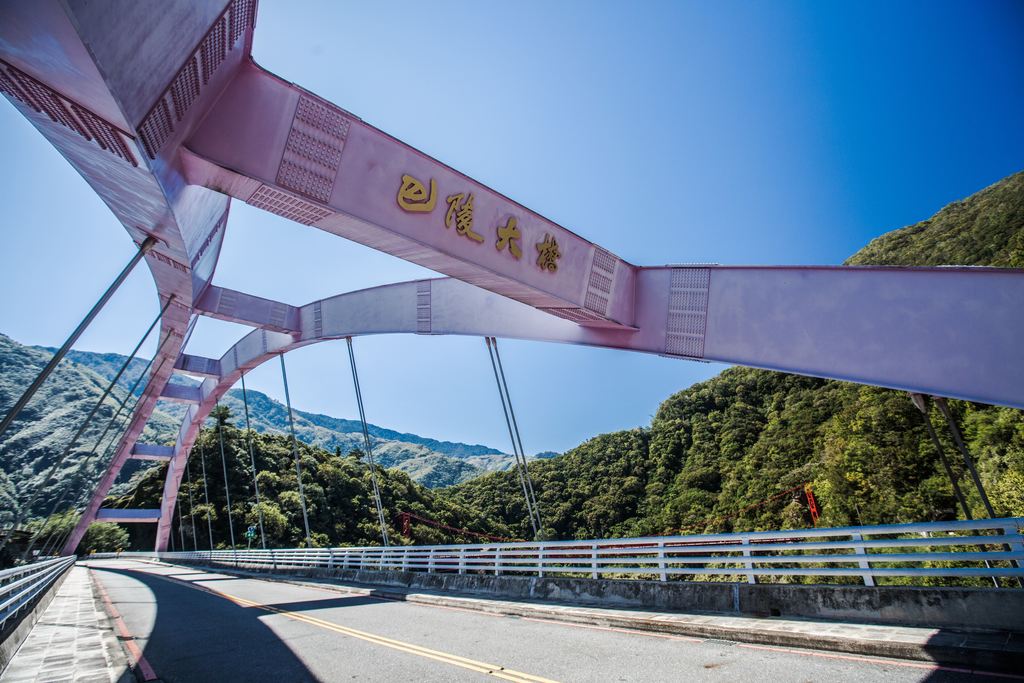 Die alte Bailing-Brücke ist sozusagen der erste Abschnitt auf einer Fahrt auf der Querstraße durch Nordtaiwan.