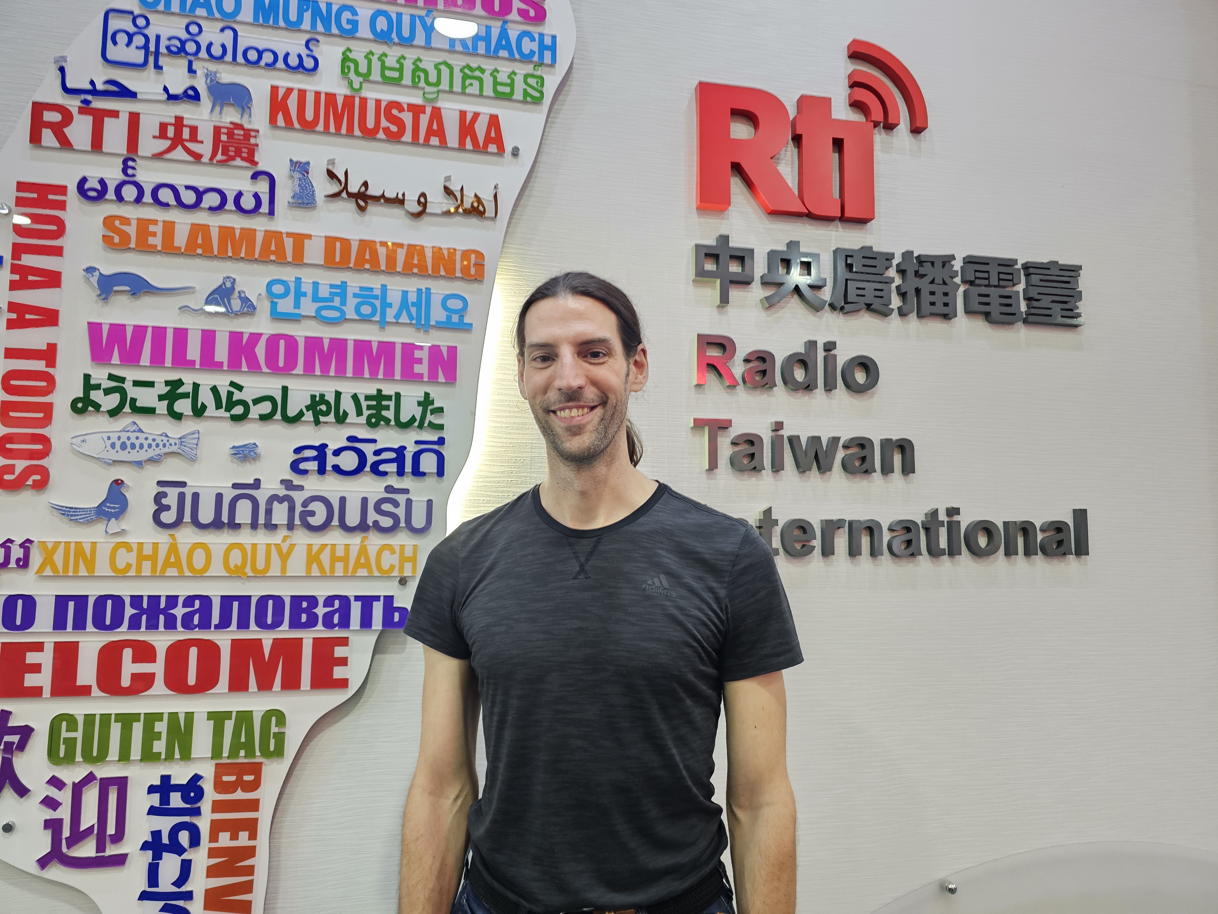 Philipp Marxen hat im März 2025 das erste mehrtägige Sprachenfestival in Asien organisiert, mit Erfolg! (Foto: Rti)