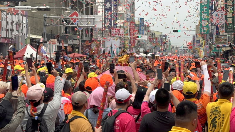 Die Prozession der Matsu vom Baishatun Gongtian Tempel in Maitrifft im Chaotian Tempel in Beigang ein (Foto: CNA)
