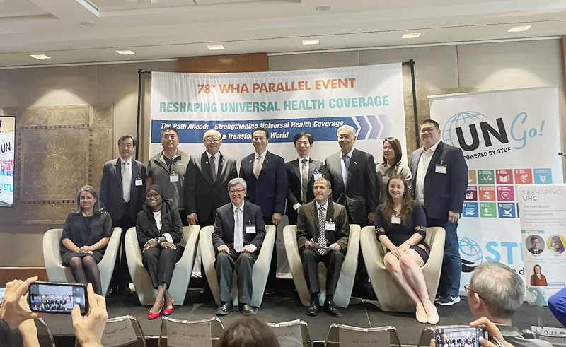 Auf einem von der World Taiwan Organisation (STUF) organisierten Diskussionsforum zum Thema “Universal Health Coverage” stellte der frühere Vizepräsident Chen Chien-jen (陳建仁, 3. v.l., vorne) das taiwanische Krankenversicherungssystem vor. (Foto: CNA)