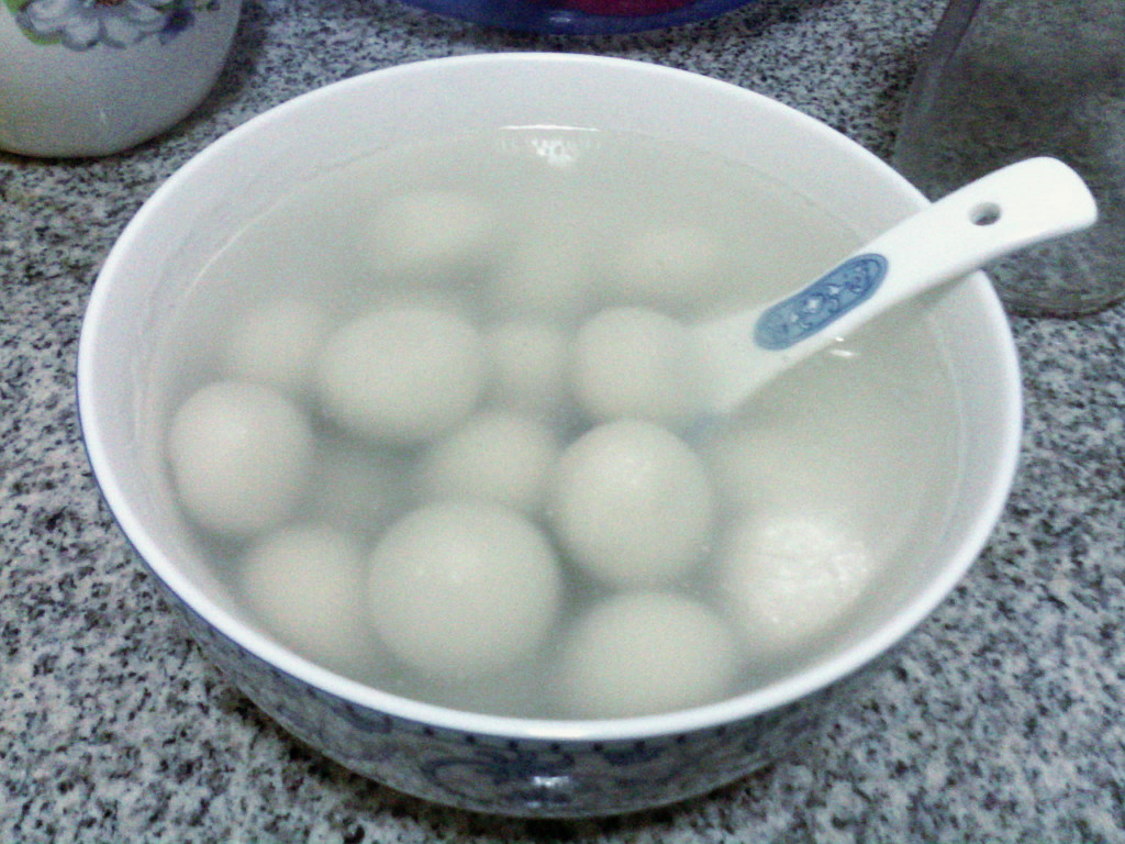 Traditionelle Tangyuan sollte man zum Laternenfest essen. (Bild: By Huihermit - Own work, CC0, https://commons.wikimedia.org/w/index.php?curid=45954578)