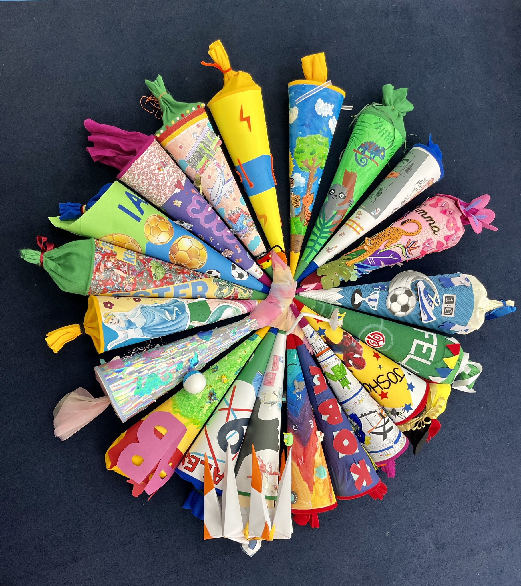 Zur Einschulung der Erstklässler gibt es natürlich die traditionellen Schultüten oder auch Zuckertüten genannt. (Foto: Deutsche Schule Taipei)