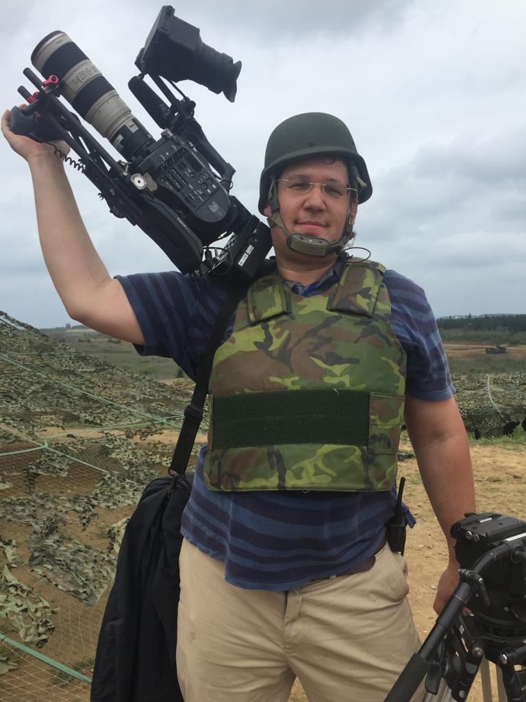 Beim Dreh auf der Insel Penghu während der Militärübungen, wo scharf geschossen wurde. (Foto mit freundlicher Genehmigung von Michael Geier)