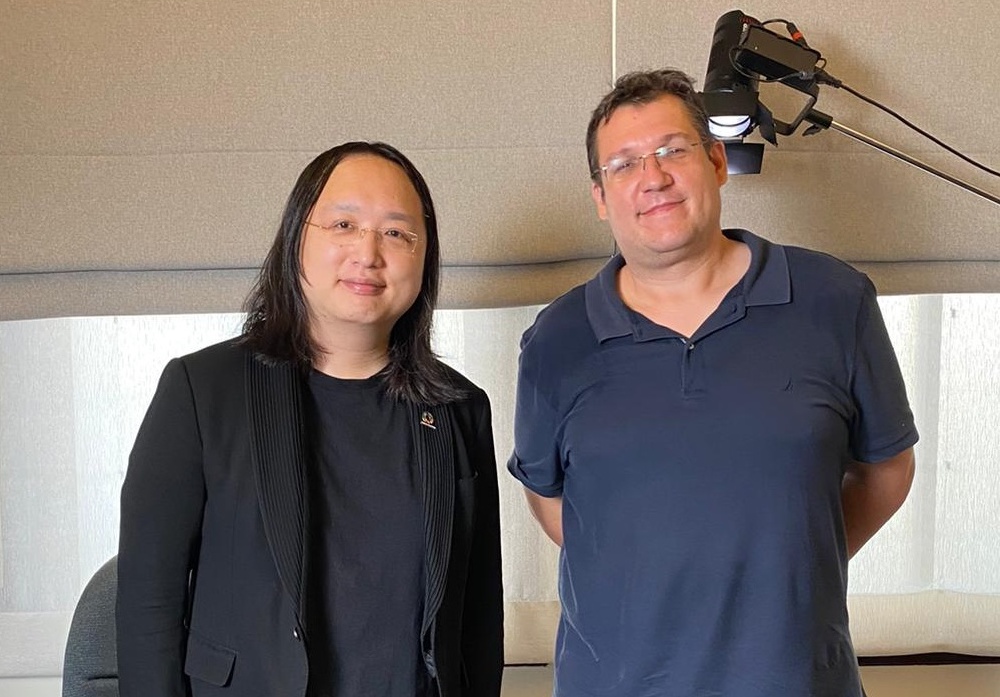 Michael Geier mit Digitalministerin Audrey Tang. (Foto mit freundlicher Genehmigung von Michael Geier)