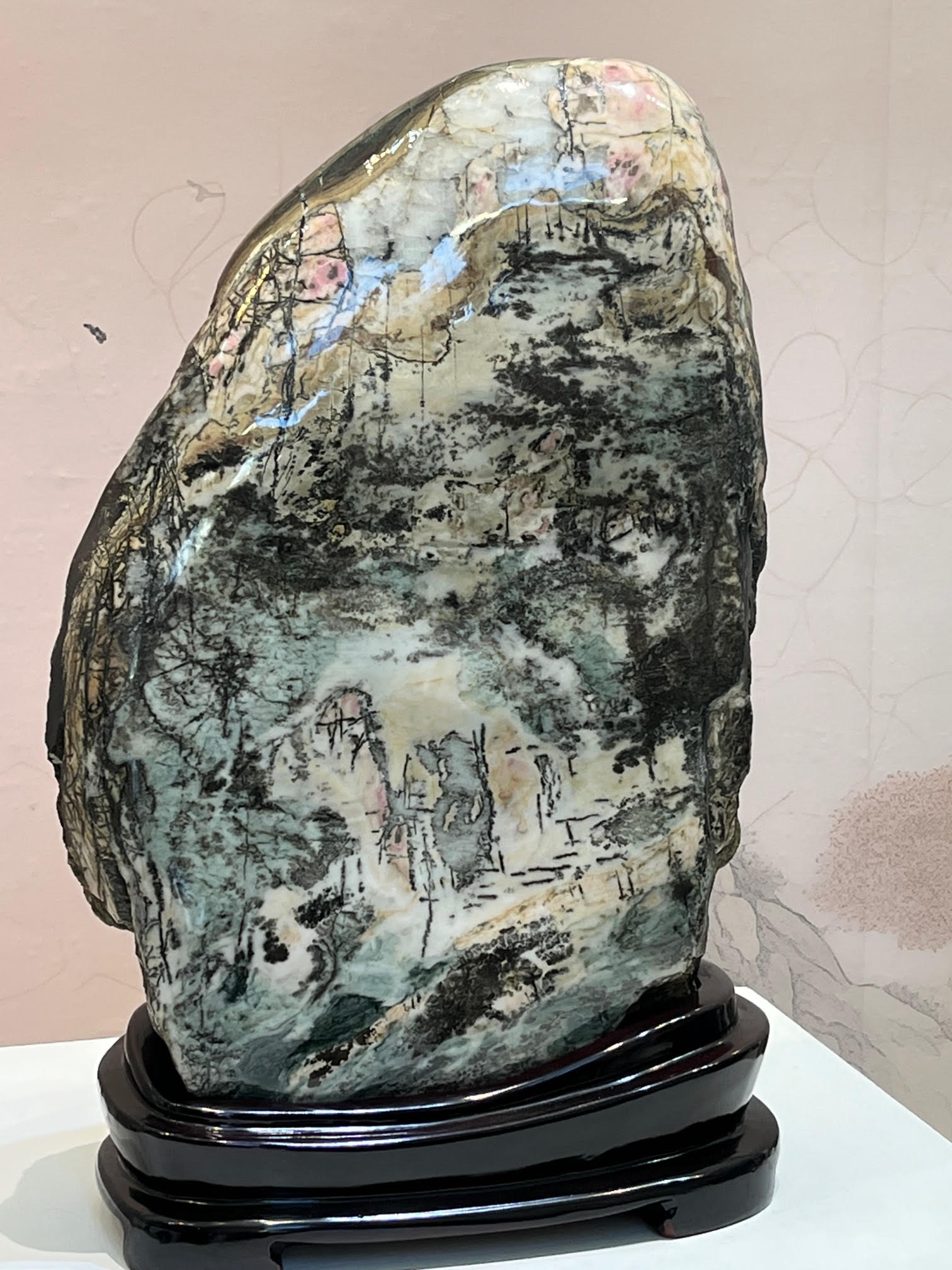 Stein aus dem Steinmuseum in Hulien. Das Museum hat Prof. Kegelmann zu einer Analogie angeregt, siehe nächstes Bild. (Foto: Jürgen Kegelmann)