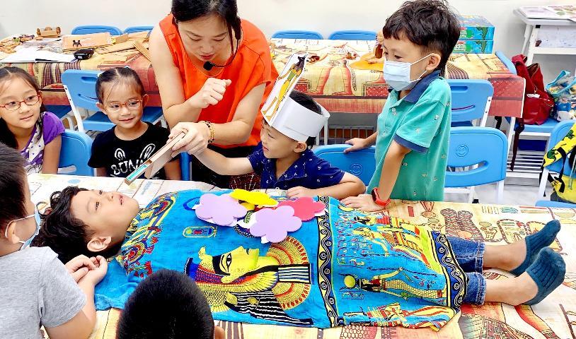 Ein einzigartiges Sommercamp über das alte Ägypten, in der die Kinder über die Geschichte und Kultur gelernt haben. (Foto: Lara Tseng)