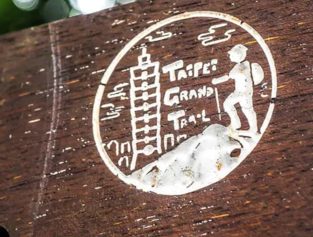 Damit man nicht vom rechten Weg abkommt, ist der Wanderweg entsprechend beschildert.