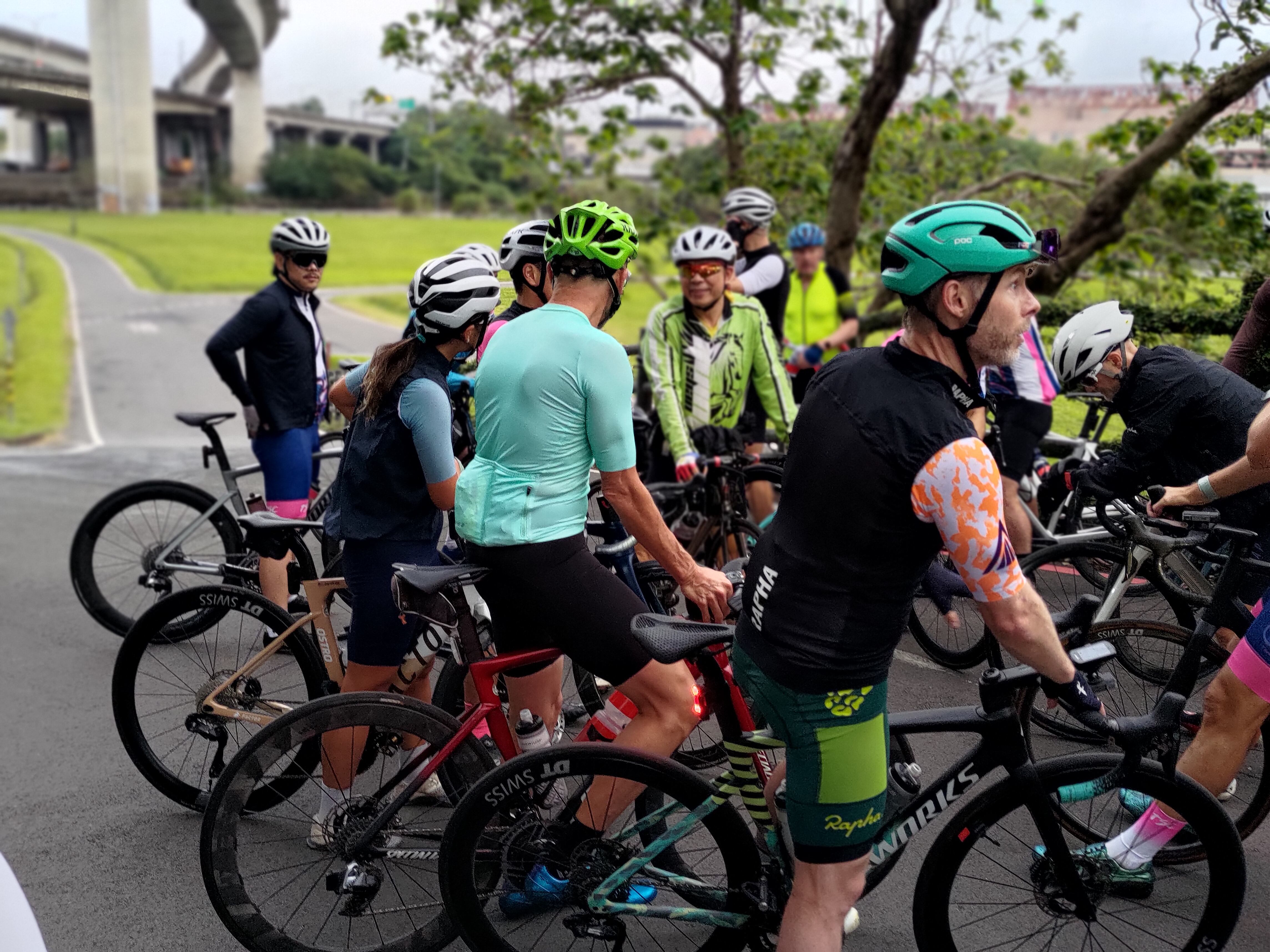 Mitglieder der Taipei Slow Cyclists treffen sich zu einer Tour (Foto: Ilon Huang)