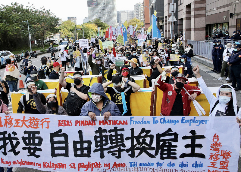 Migrant worker groups call for implementation of household service act. (Photo：CNA)
