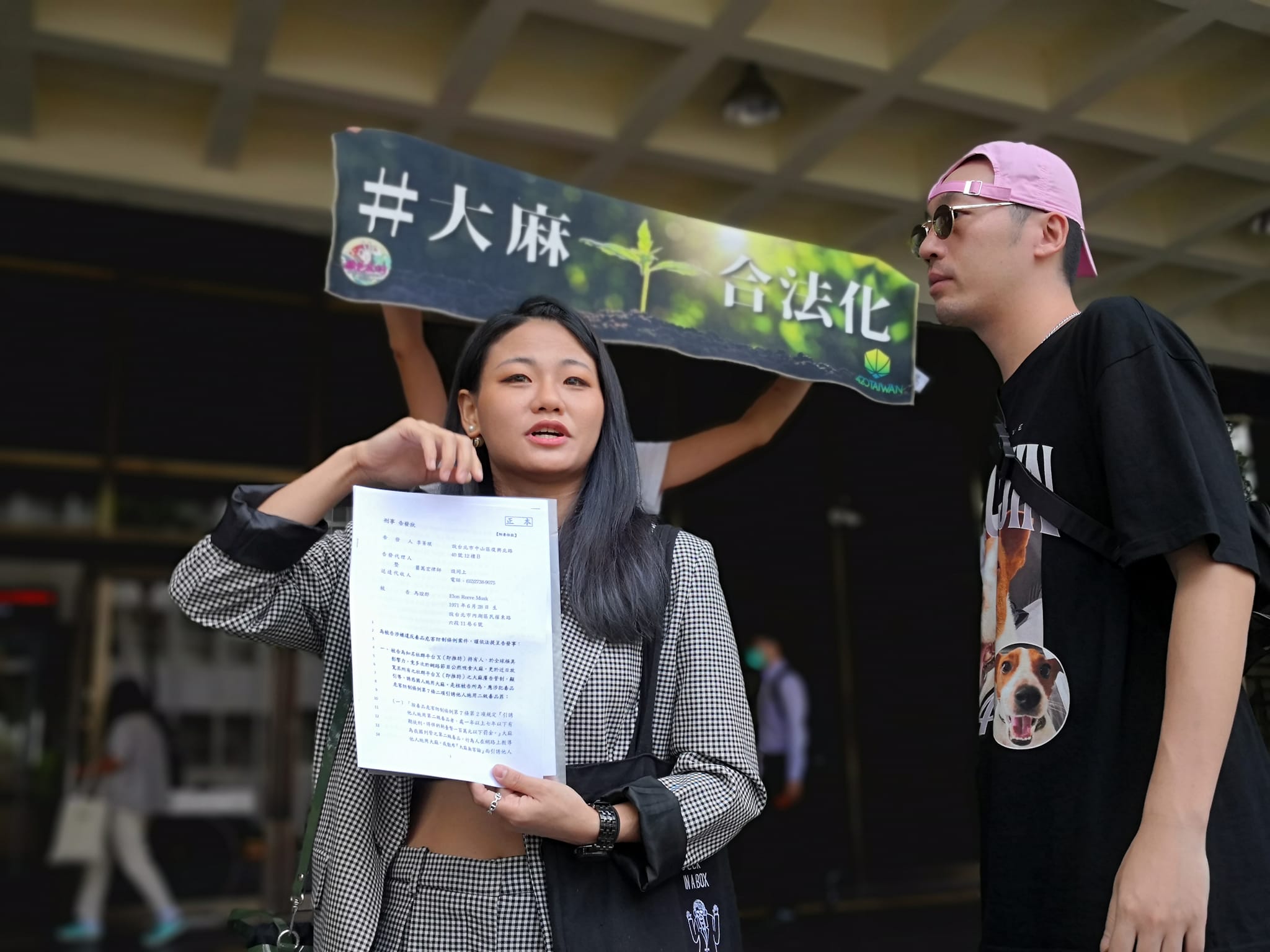 Cannabis reform activist Zoe Lee has filed a lawsuit against Elon Musk for smoking cannabis on camera. The move is an attempt to shine light on the overreach of Taiwanese drugs laws. (Photo: Liu Yu-chiu)