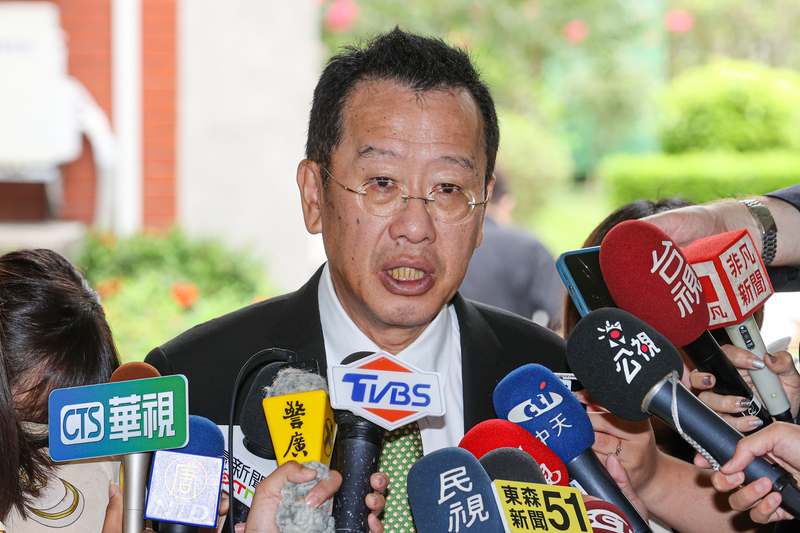 Defense Minister Wellington Koo at the Legislature responding to current affairs. (Photo: CNA)