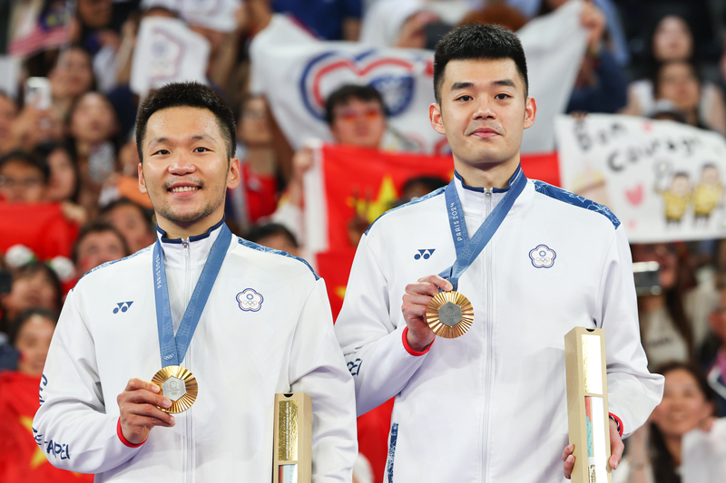 Taiwan's men's doubles badminton team, Wang Chi-lin and Lee Yang secure the gold medal at the Paris Olympics. (Photo: CNA)