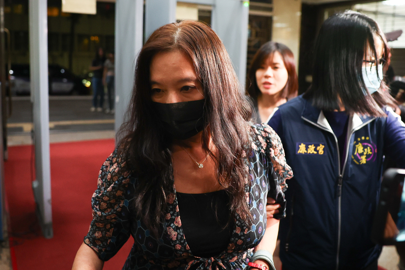 Taipei City Councilor Angela Ying (應曉薇) was transferred to the Taipei District Prosecutors Office on Wednesday evening. (Photo: CNA)