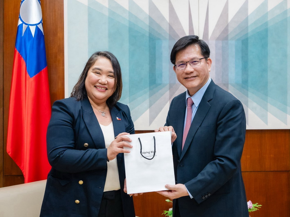 Foreign Minister Lin Chia-lung welcomed MECO Chair and Representative Cheloy E. Velicaria-Garafil to Taiwan. (Photo: Foreign Ministry)