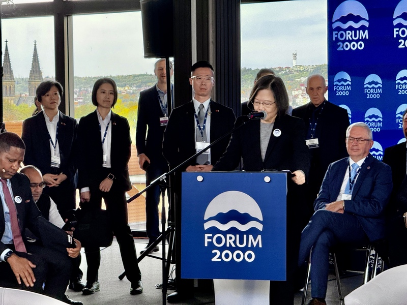 Former President Tsai Ing-wen delivered a speech at the 28th Forum 2000 in Prague this Monday. (Photo: CNA)