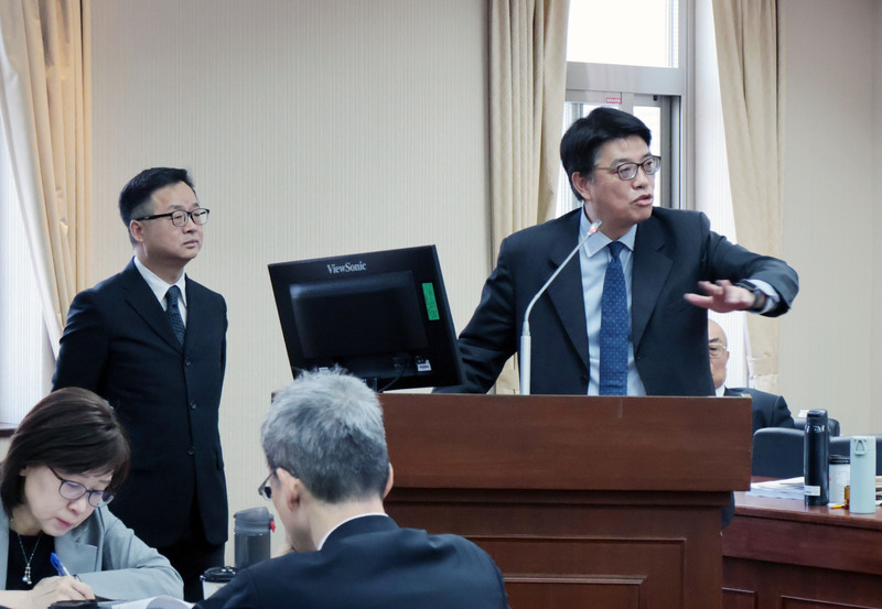 Mainland Affairs Council (MAC) Minister Chiu Chui-cheng (邱垂正) has warned Taiwanese citizens, especially religious practitioners, to exercise extreme caution when traveling to China, Hong Kong, and Macau. (Photo: CNA)