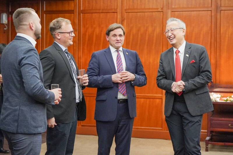 Deputy Foreign Minister François Wu welcoming the delegation. (Photo: CNA)