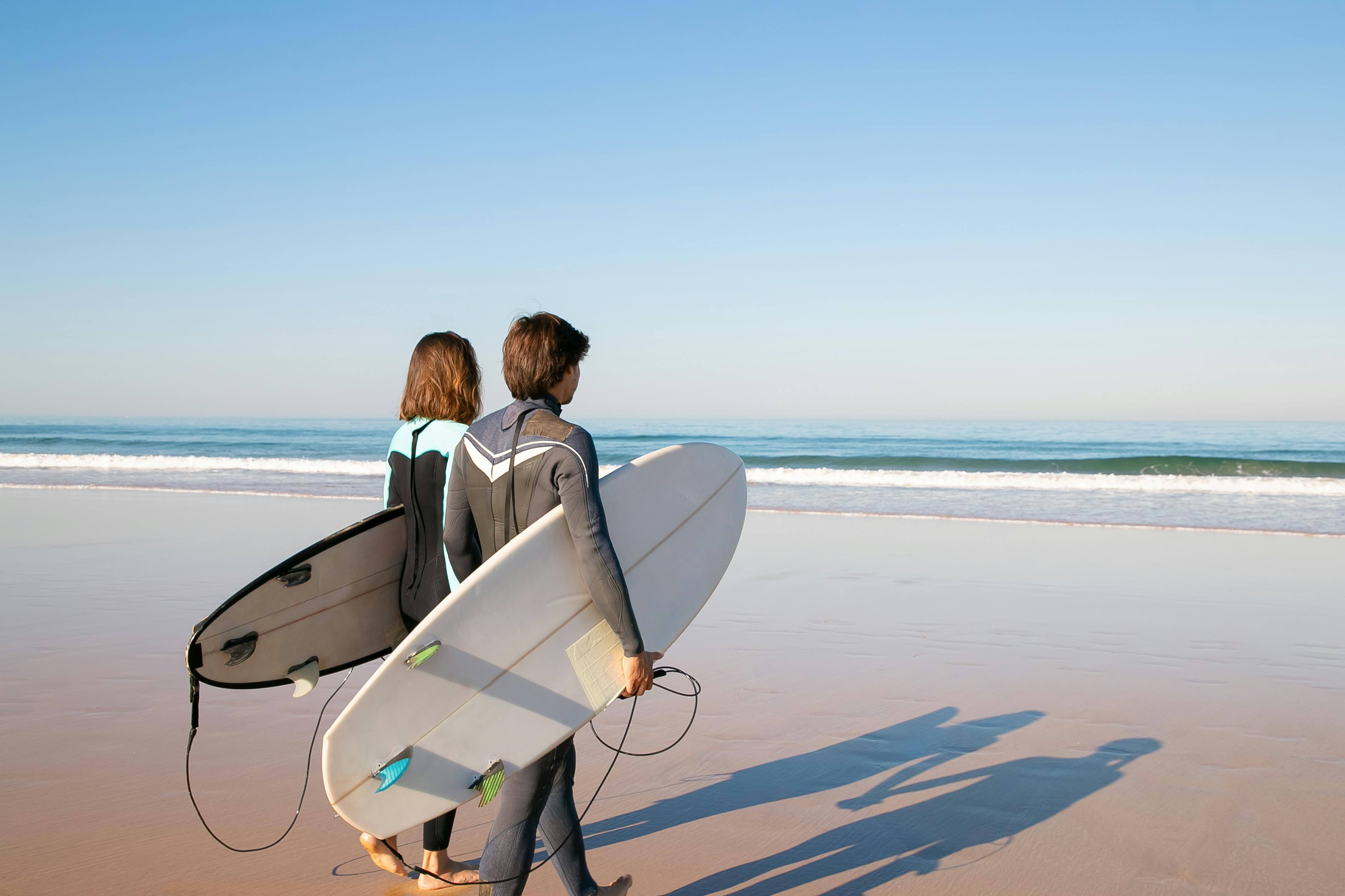 Let's go surfing. (Photo: Kampus Production on Pexels)