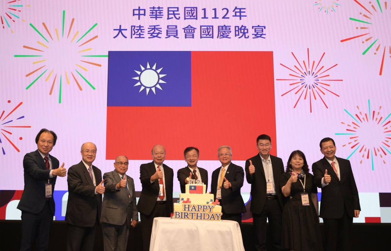 Cena de gala de Chiu Tai-san con empresarios de Hong Kong y Macao para celebrar el Doble Diez (Foto: MAC)