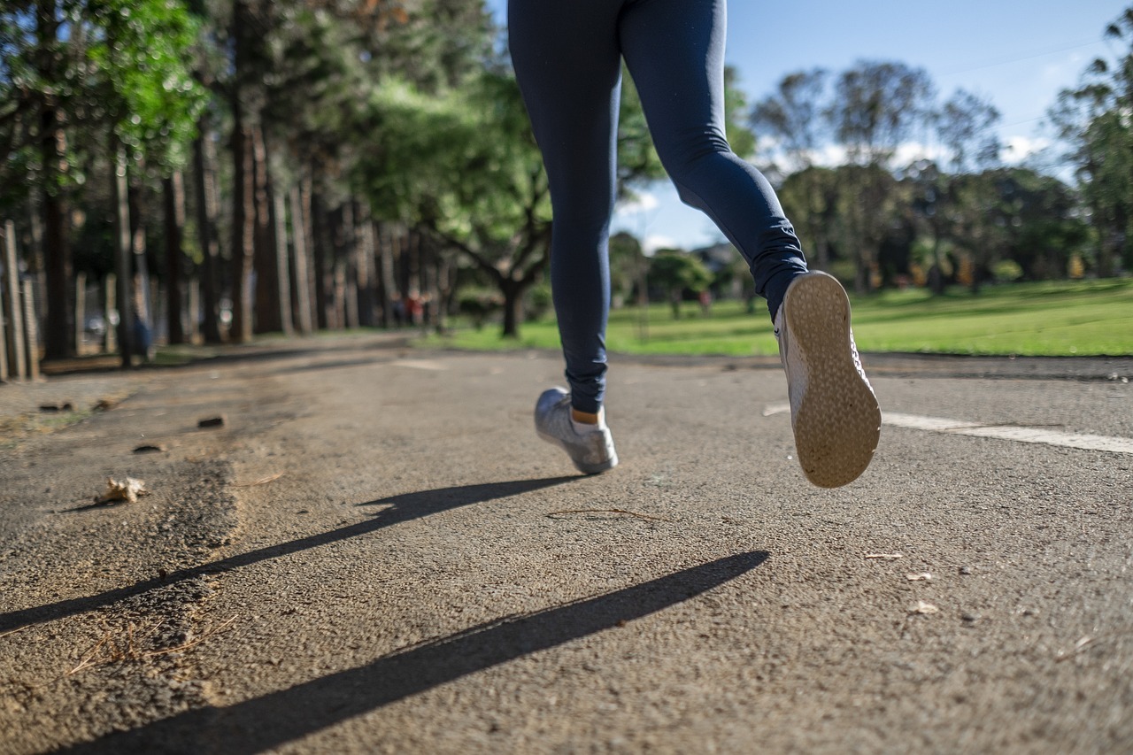 La moda del ultra jogging en adultos mayores. (Foto: Pixabay)