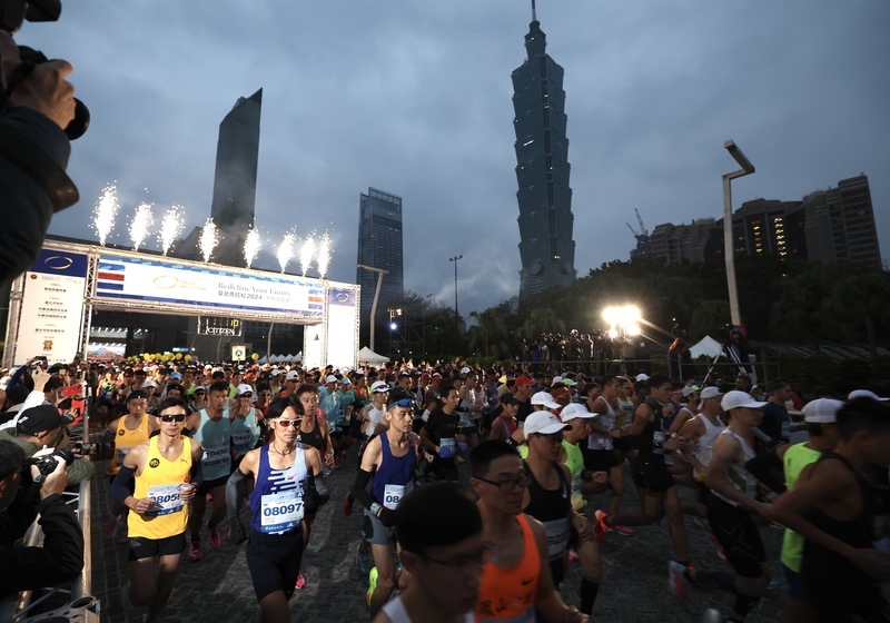 Este año, la Maratón de Taipéi atrajo a 28 000 participantes. (Foto: CNA)