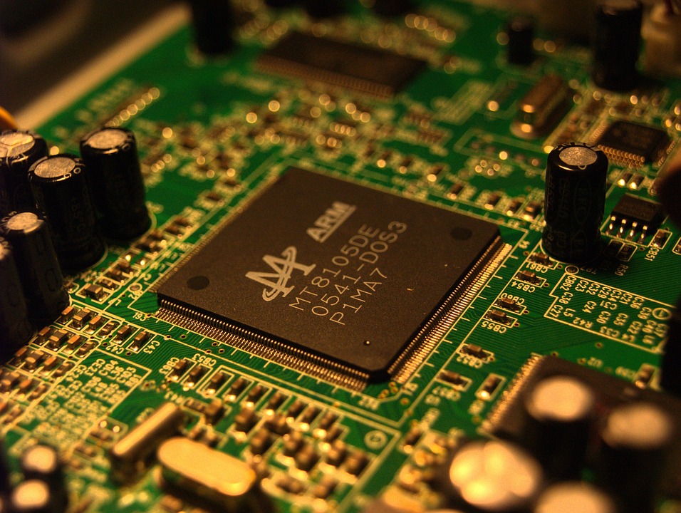 circuit intégré, puces électroniques (image Pixabay)