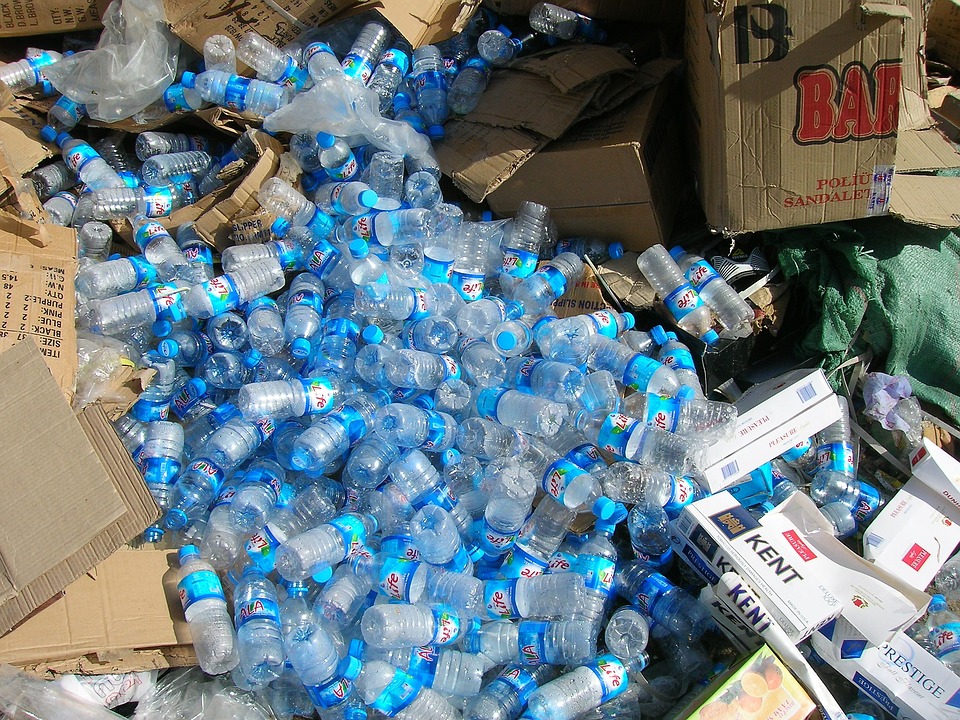 Les bouteilles en plastique (Photo Pisabay)