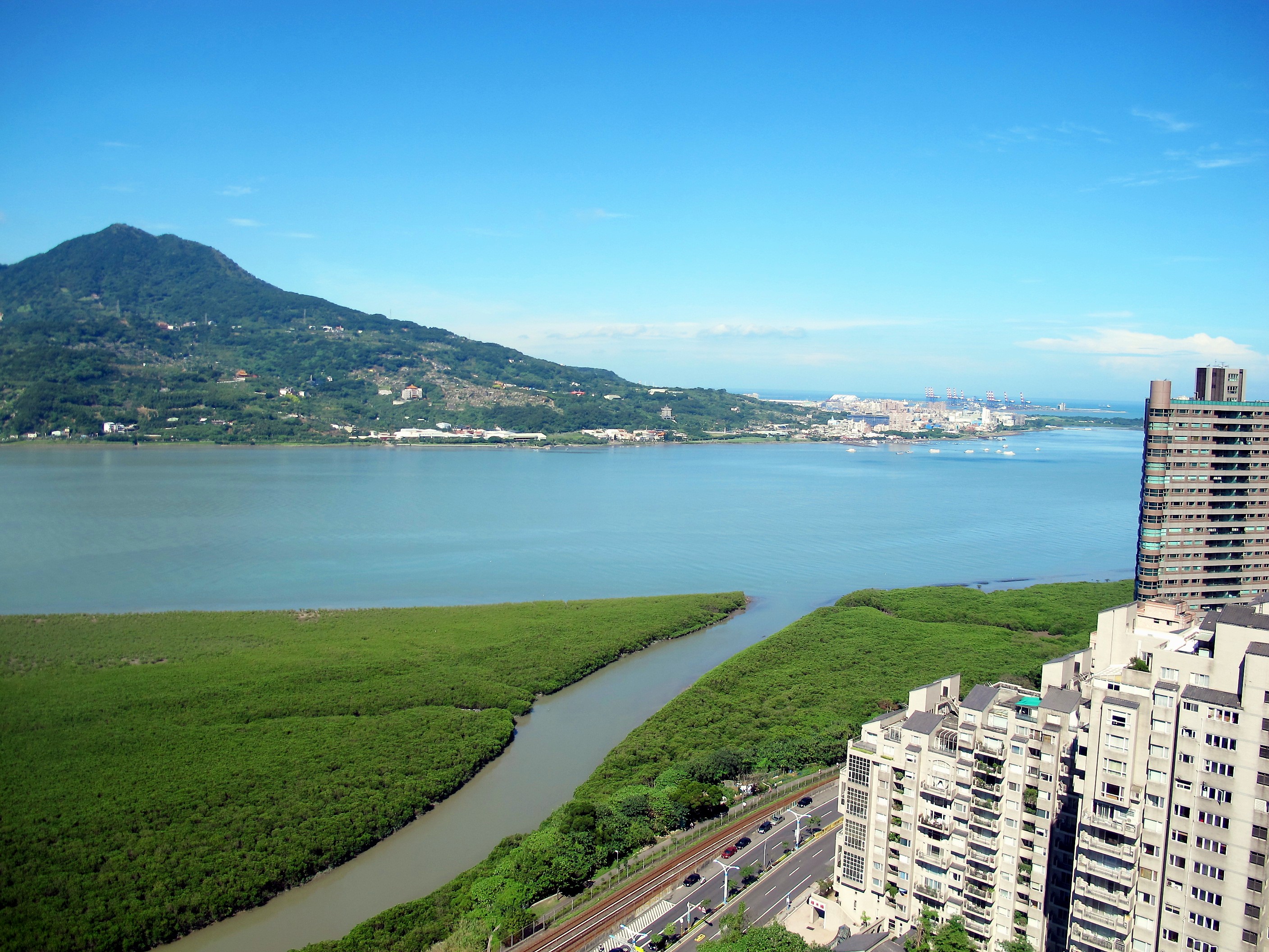 L'embouchure du fleuve Tamsui (Flickr Meei yueh)