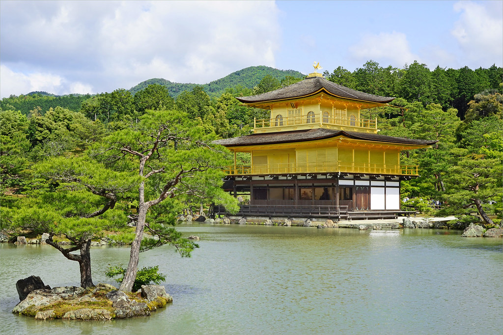 Tourisme au Japon, illustration du temple du pavillon d'or à Kyoto (source Flickr)