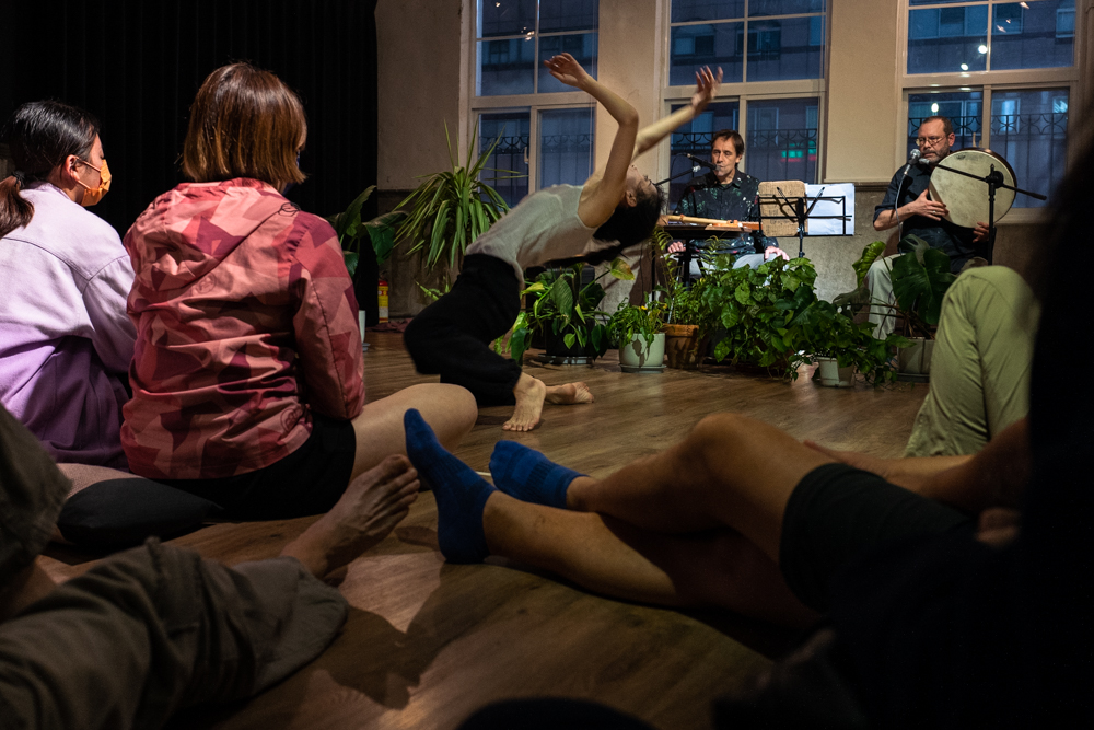 Mark van Tongeren, Arnaud Lechat, Zhan Ya Chun (詹雅淳) au Wenism Café (走馬啡), janvier 2023 © VR