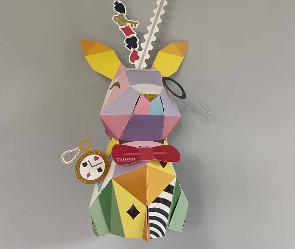 Lanterne du lapin à monter soi-même offerte par le bureau du Tourisme (photo Rti)