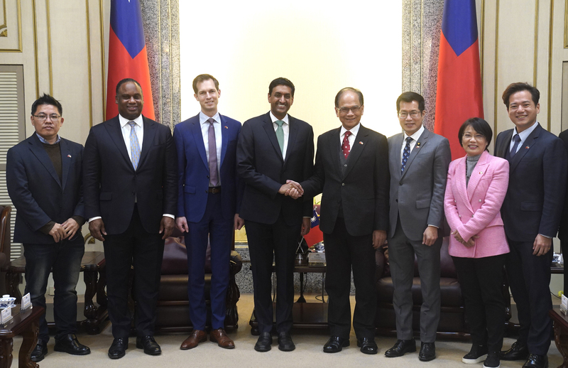 La délégation menée par le député américain Ro Khanna a rencontré le président du Yuan législatif You Si-kun (photo : CNA)