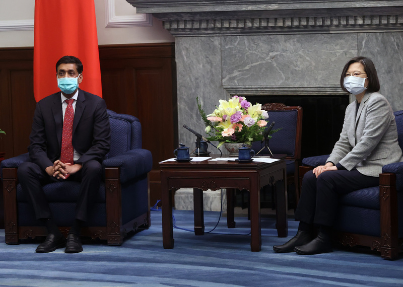Ro Khanna reçu par Tsai Ing-wen au palais présidentiel (Photo CNA)