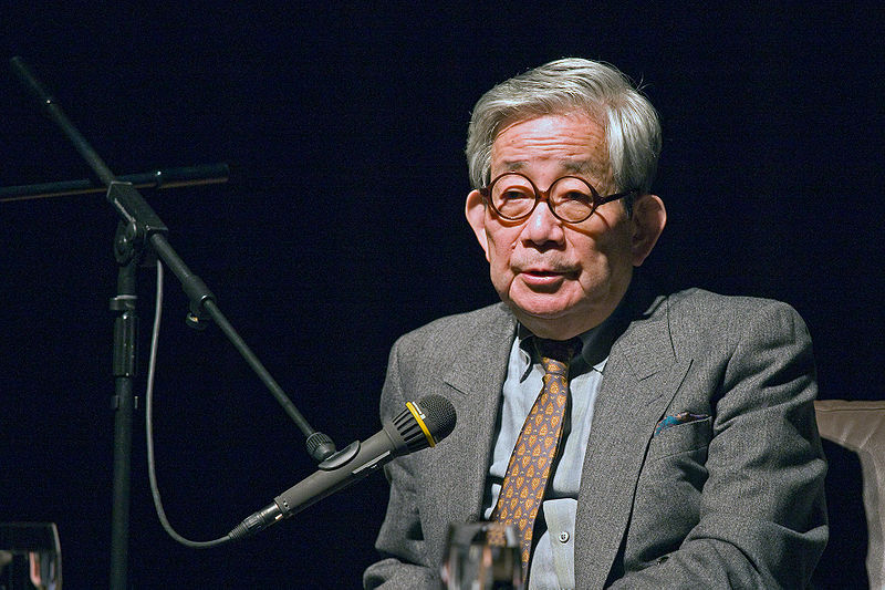 Oe Kenzaburo à l'Institut du Japon de Cologne, en Allemagne, en 2008 (Image : Hpschaefer, CC BY 3.0 , via Wikimedia Commons)