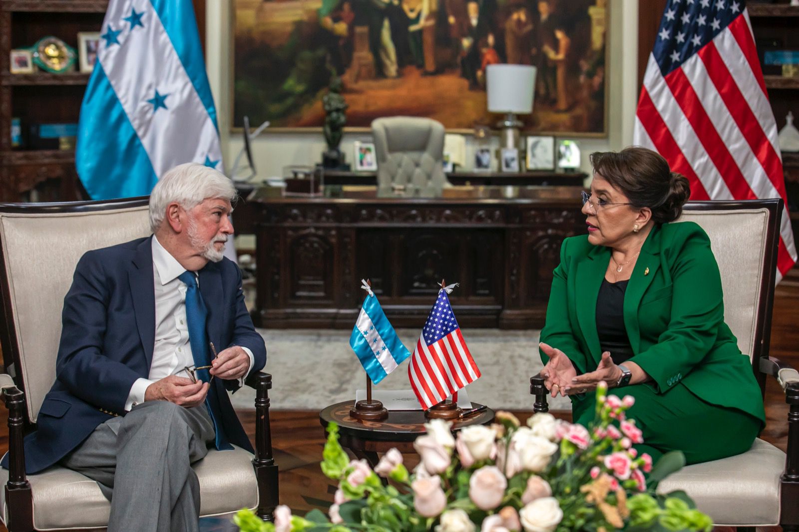 Rencontre entre Xiomara Castro et Chris Dodd le 20 mars (photo : 推特@GobiernoHN)