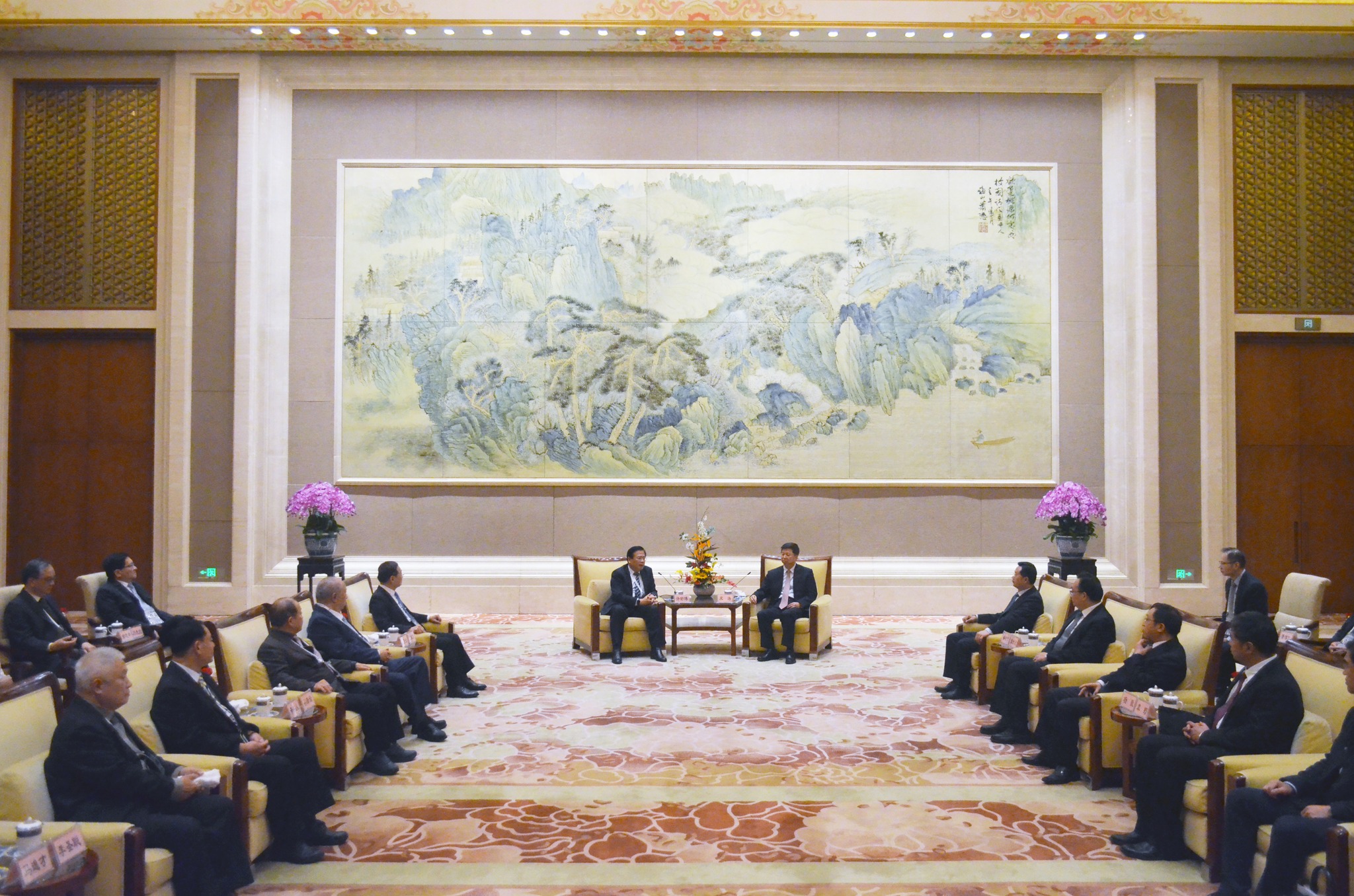 Hsu Shu-bo (許舒博) reçu par le directeur du Bureau des Affaires taïwanaises du Conseil d’Etat Song Tao (宋濤) (photo :  Chambre générale de commerce)
