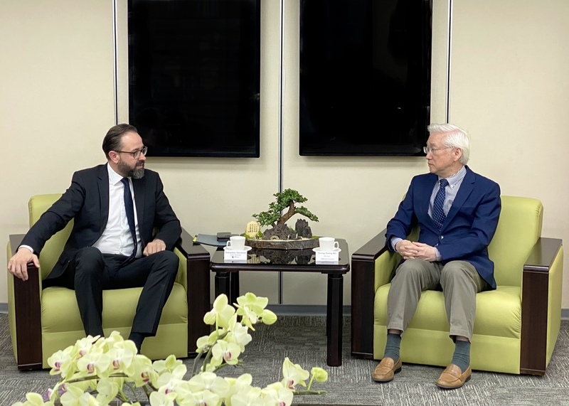 Sebastian Gemkow (à g.) et Wu Tsung-tsong (à d.) (photo CNA)