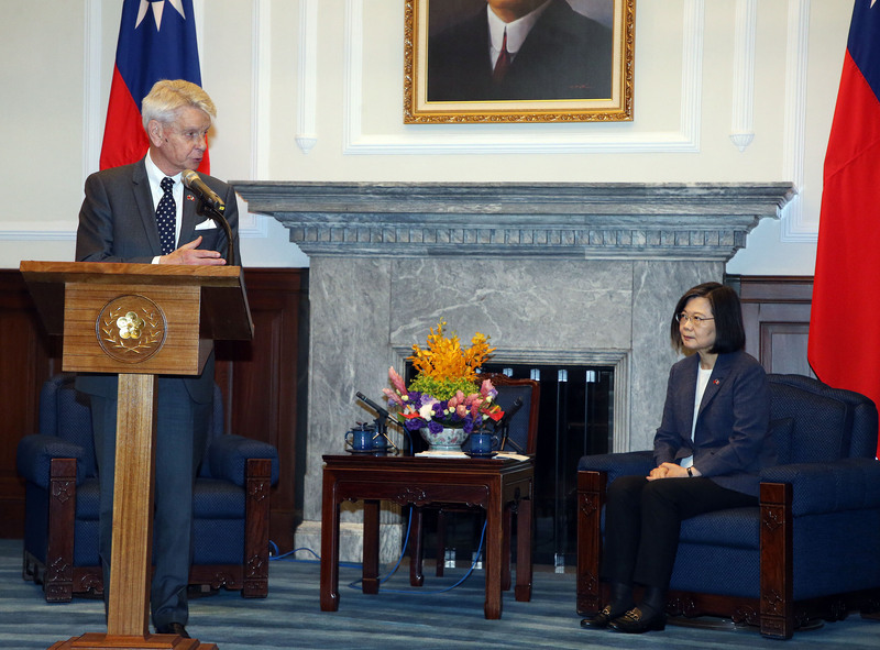 Tsai Ing-wen reçoit Alain Richard au Palais présidentiel (Photo CNA)