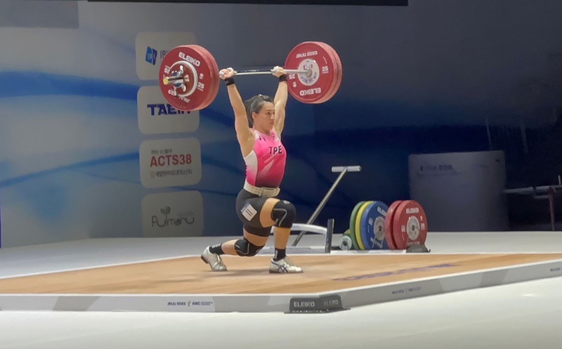 Kuo Hsing-chun aux Championnats d’haltérophilie d’Asie (photo CNA)