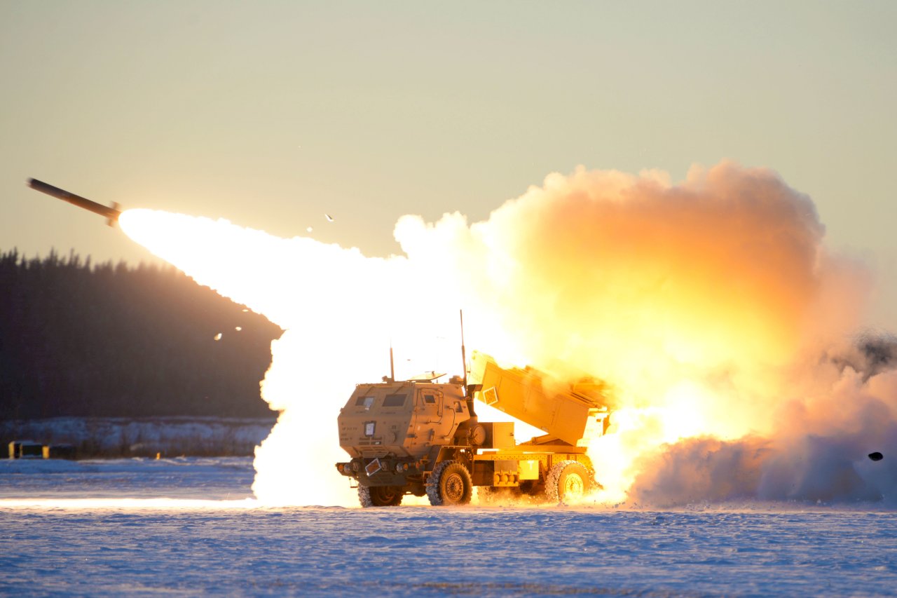 Le lance-roquettes multiple HIMARS (USA Defense)
