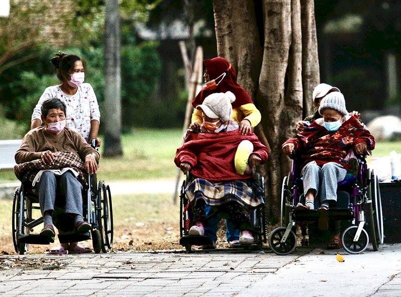 Aides étrangères pour des soins à longue durée (photo d'illustration, CNA)