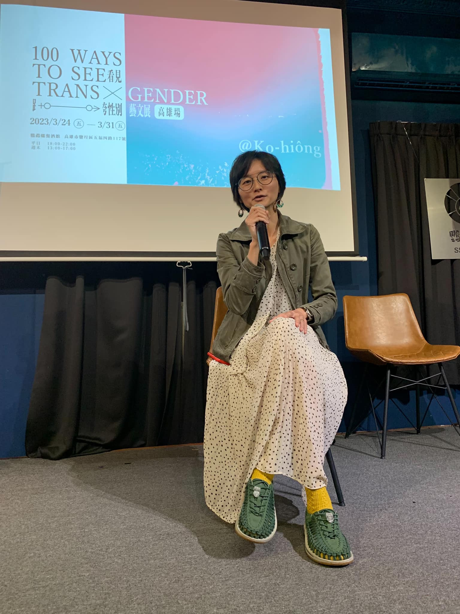 Eeling Chiu à une exposition sur la visibilité des personnes trans, en mars 2023 (photo : aimable crédit)