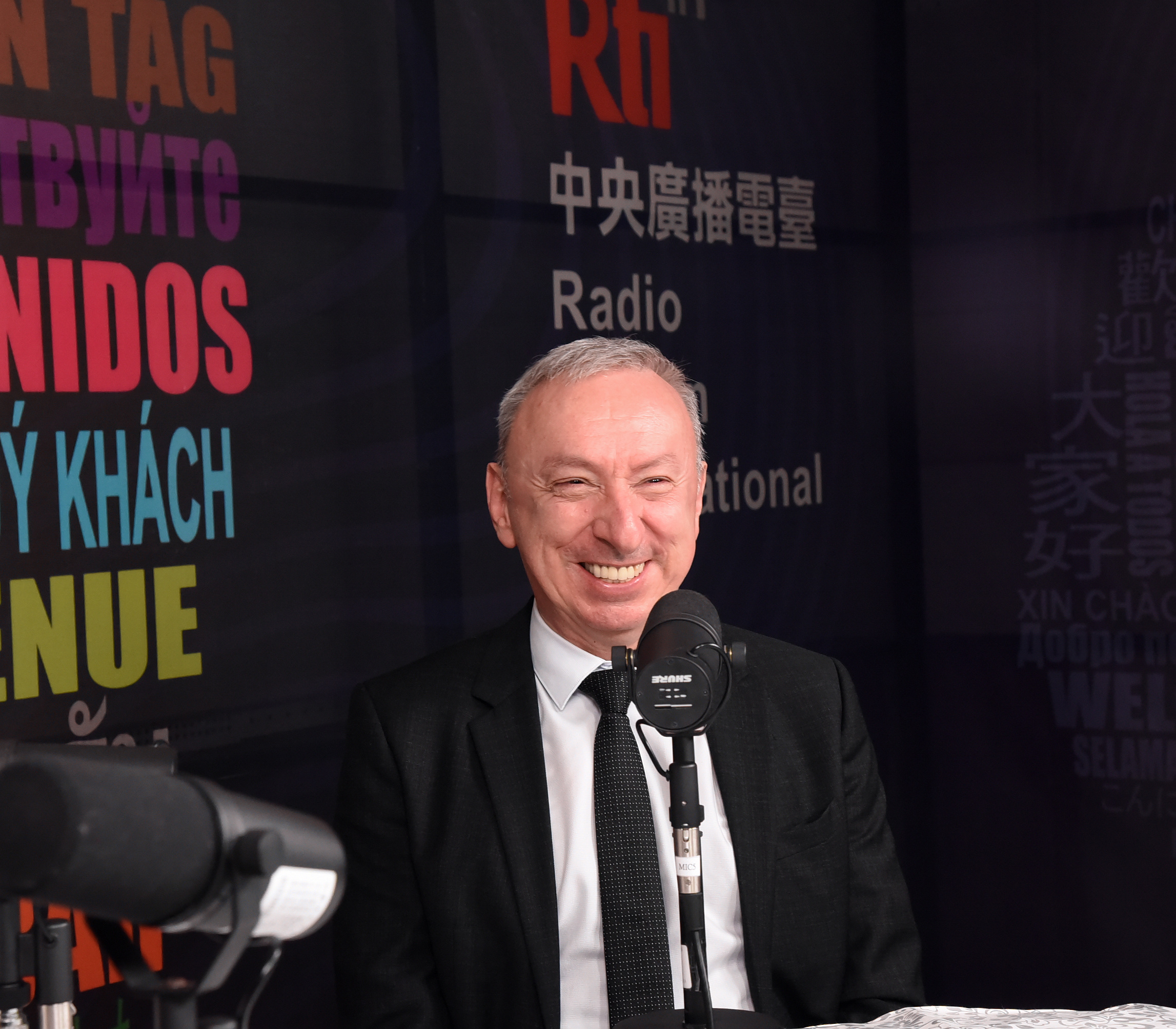 Le directeur du BFT, M. Casabonne Masonnave, est au micro de RTI (photo RTI)