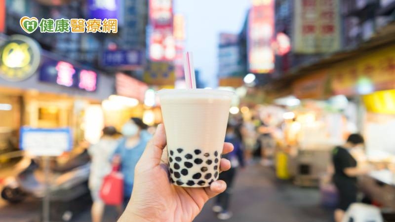 Thé au lait aux perles, ou en anglais bubble tea, traduit du chinois 珍珠奶茶 (photo : 健康醫療網)