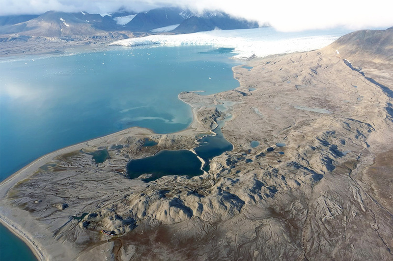 Fonte des glaciers au pôle nord, observée par le professeur adjoint à l'Université centrale nationale Slawomir Jack Giletycz (photo CNA)