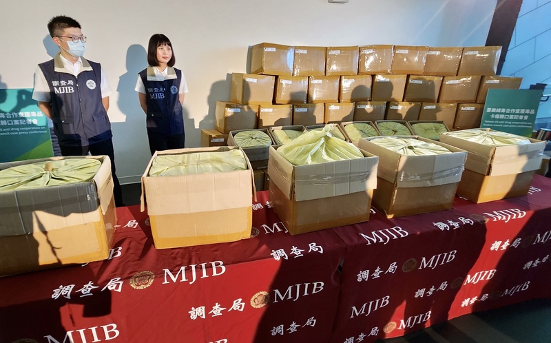 Sept conteneurs remplis de cartons d'une nouvelle drogue, kratom, ont été interceptés en 2022 à la douane de Kaohsiung (photo CNA)